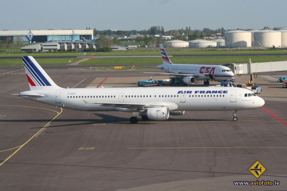 Airbus A321-211